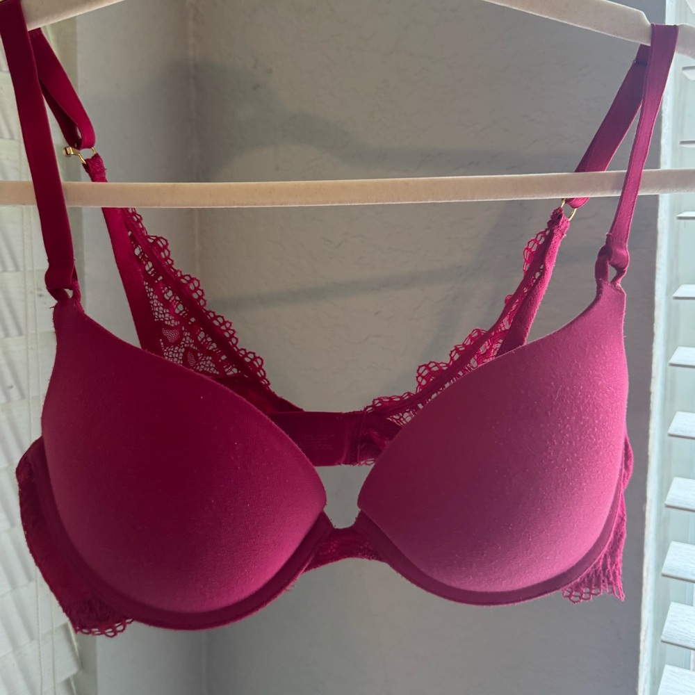 Soma Elegant Lace Trimmed Bra in Burgundy